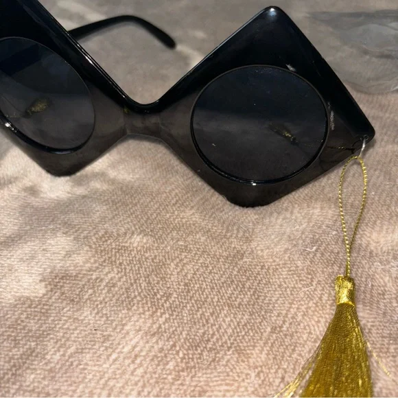 Graduation Cap Glasses - Picture 3 of 6